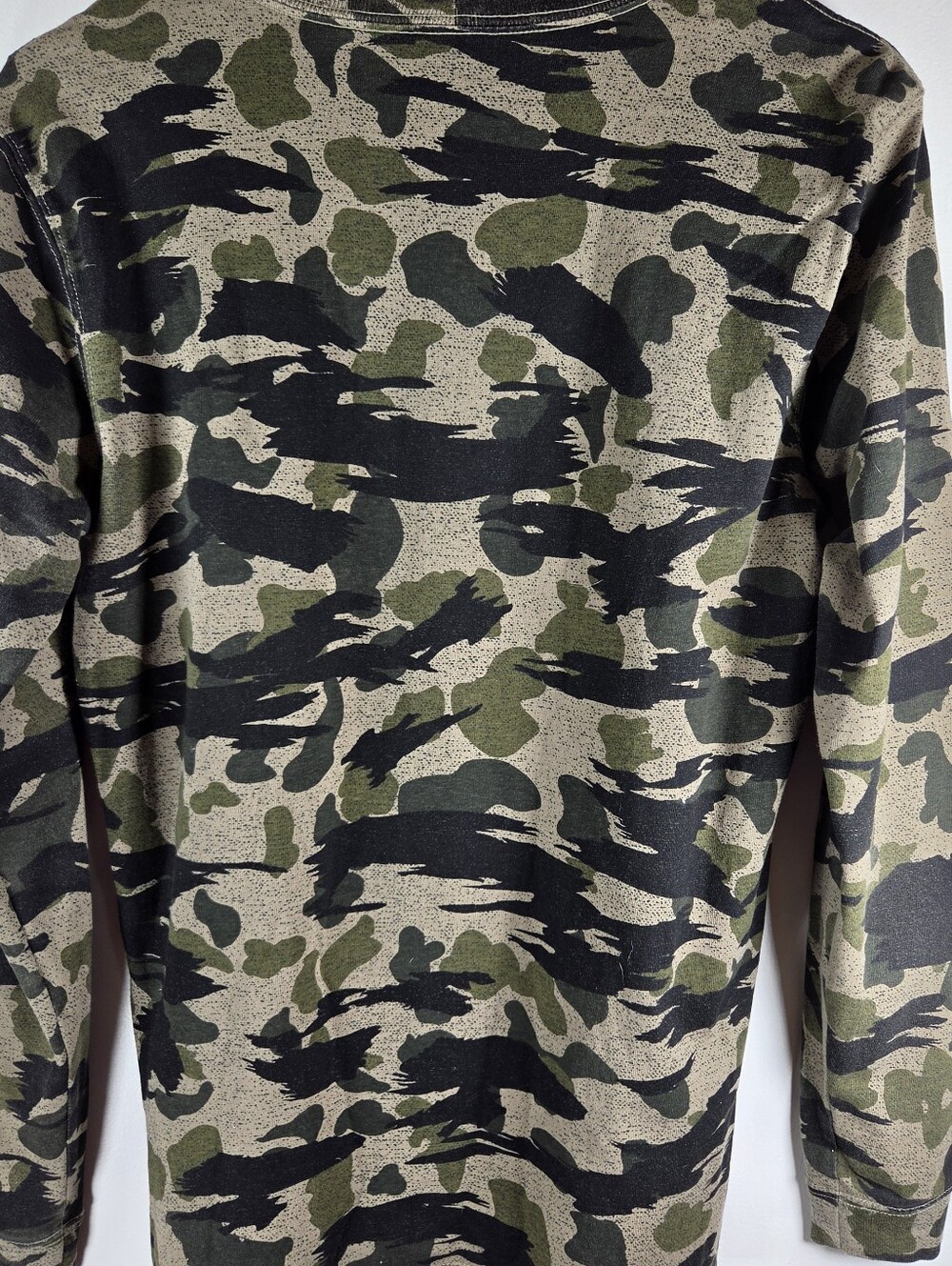 🆕️ Carhartt Women's Camo Long Sleeve Logo Graphic T-Shirt - Picture 10 of 11